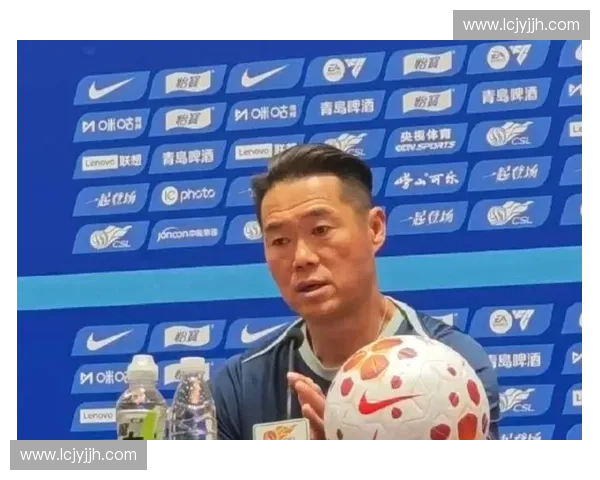 山东泰山队近期状态起伏，主教练宿茂臻的临场指挥与备战策略受到考验